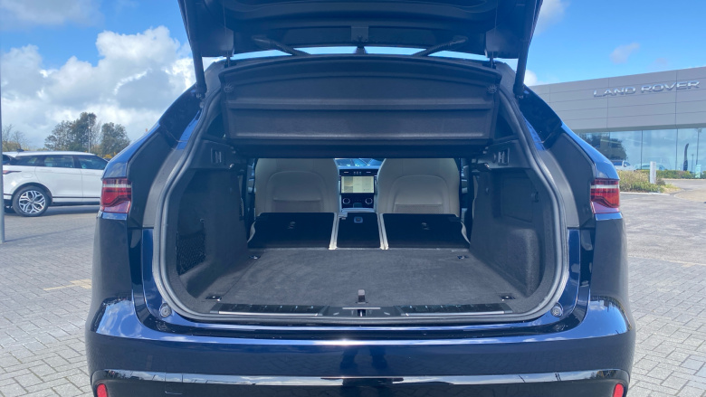 Jaguar F-Pace 2.0 D200 R-Dynamic Black 5dr Auto AWD Diesel Estate